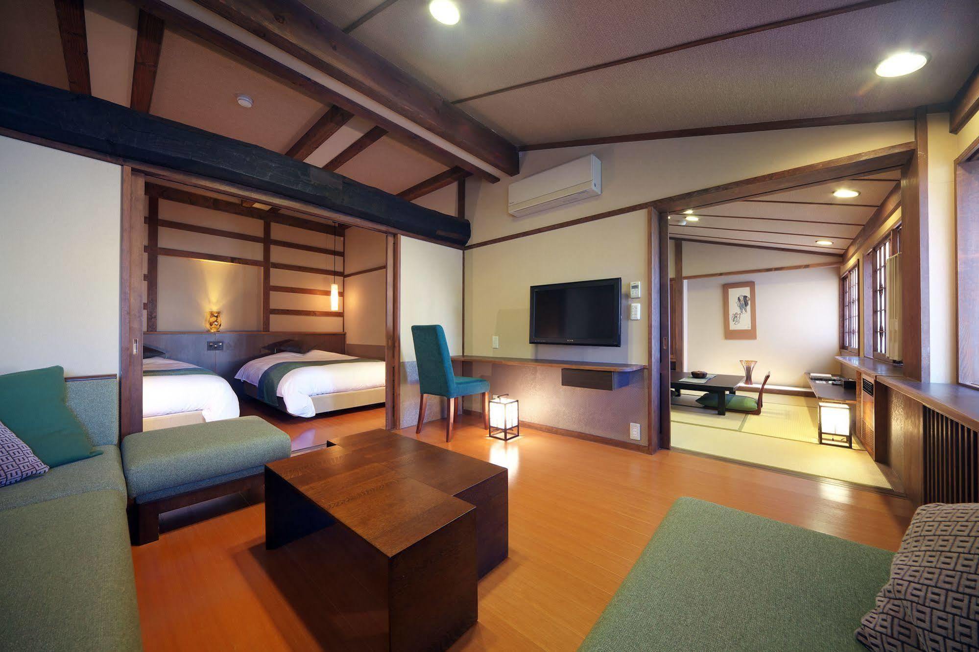 Naraya Hotel Кусацу Екстериор снимка